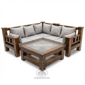 Угловой диван из массива дерева с мягкими подушками и журнальный столик в стиле лофт 