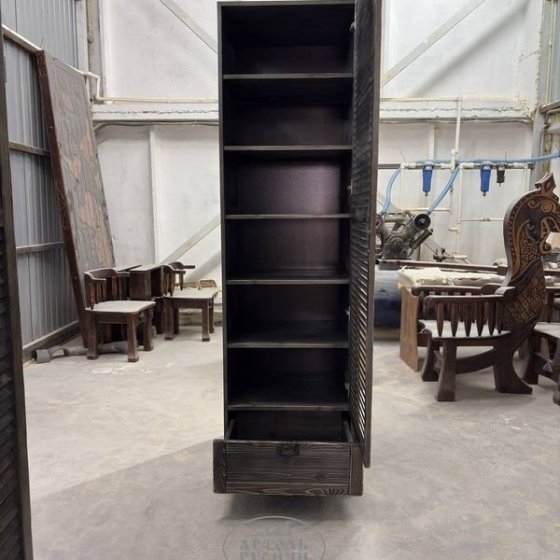 Деревянный шкаф под старину из массива сосны «Loft»