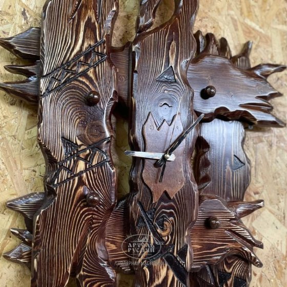 Часы настенные под старину из массива дерева 