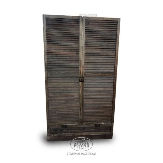 Деревянный платяной шкаф из массива сосны «Loft»