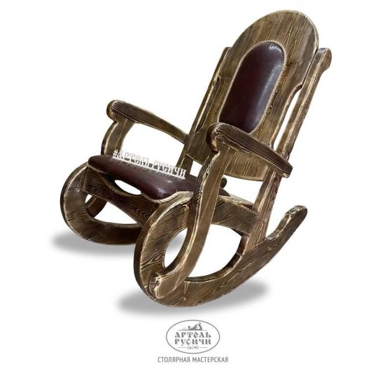 Кресло-качалка из массива дерева с мягкой обивкой 