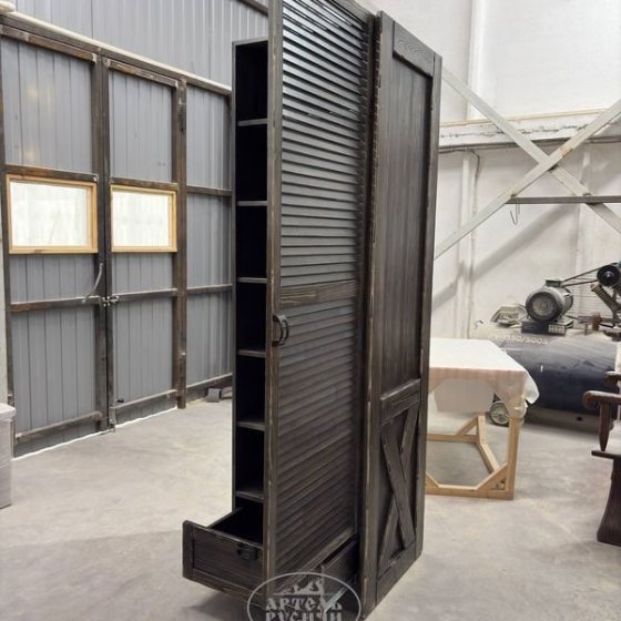 Деревянный шкаф под старину из массива сосны «Loft»