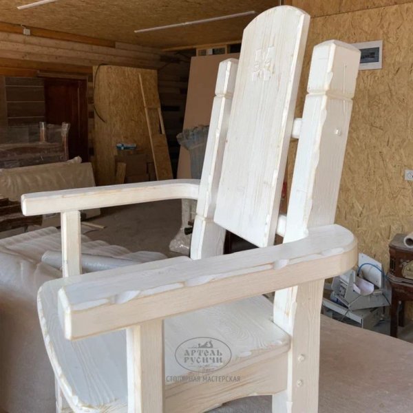 Характеристики Деревянное кресло из массива сосны «Суздальское»