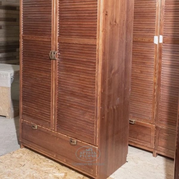 Деревянный платяной шкаф из массива сосны «Псковский»
