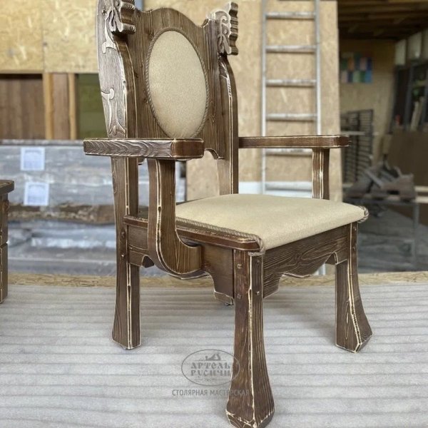 Кресло резное мягкое под старину «Драккар»