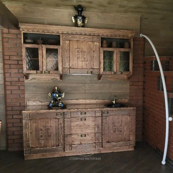 Кухня под старину из массива сосны | коллекция «Суздальская» фото крупный план