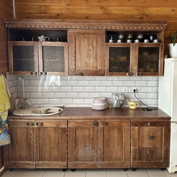 Кухня под старину из массива сосны | коллекция «Суздальская» фото крупный план