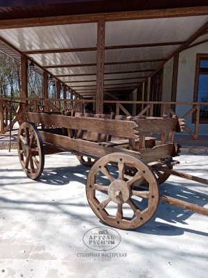 Терраса и садовый декор телега из массива дерева в Deer Farm
