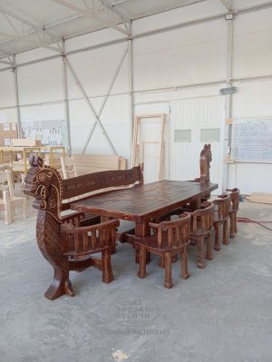Художественная мебель с резьбой из коллекции "Драккар"