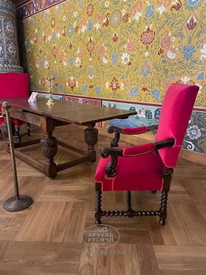 Мебель в царских палатах - кресла и журнальный столик