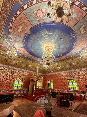 Роскошный  интерьер в одном из залов Коломенского дворца
