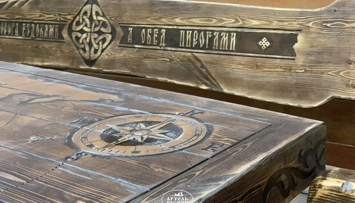 Деревянная мебель под старину с резьбой, коллекция «Драккар»