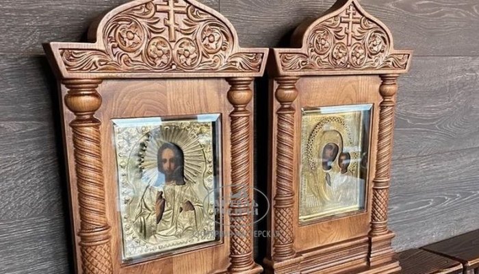 Деревянные киоты с резьбой для иконы