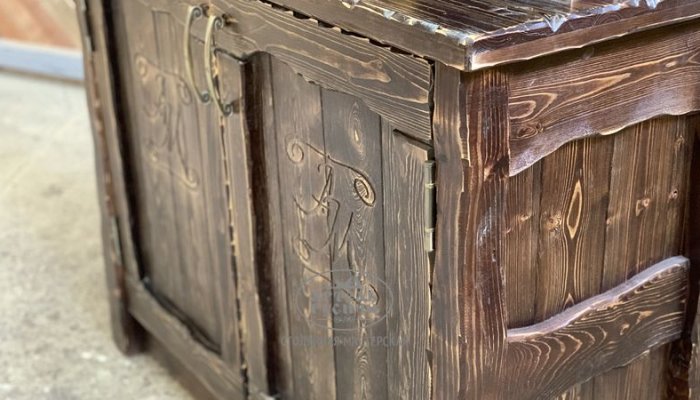 Комод из массива северной сосны с резьбой на дверцах. Коллекция "Смоленская"