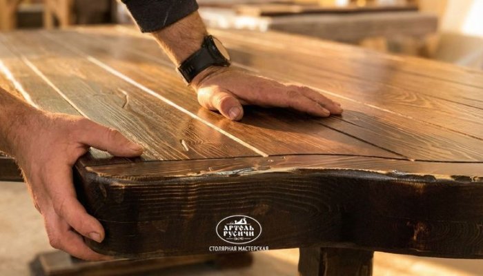 Обеденный стол из массива северной сосны