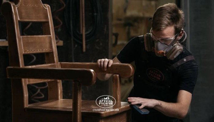 Наш мастер-маляр за работой