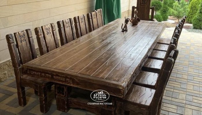 Суздальский деревянный стол, который простоял под навесом 9 лет