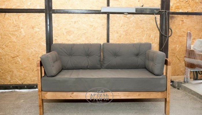 Состаренная мебель и аксессуары из массива дерева для бани в комнату отдыха