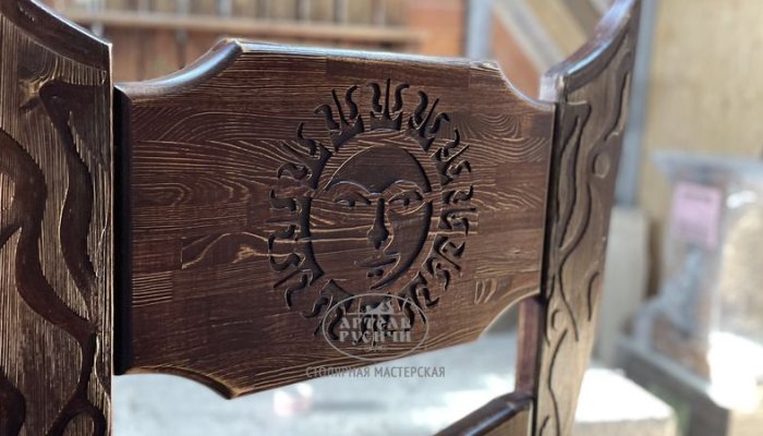 Резьба на спинке трона из массива северной сосны, коллекция "Викинг"