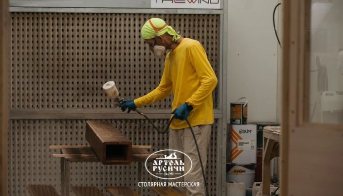 Мастер маляр за работой 