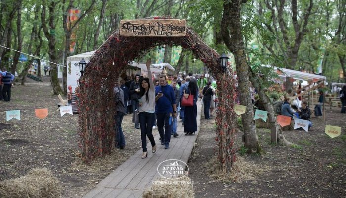 Деревня ремесел на фестивале WOMAD, 2013 год