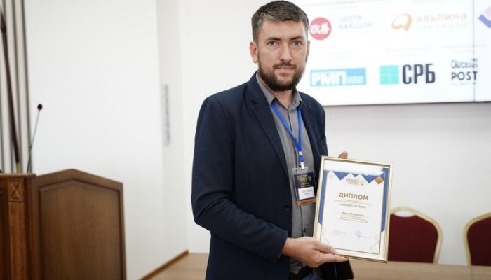 Основатель мастерской «Артель «Русичи» Иван Мордовин — победитель регионального этапа федеральной премии «Бизнес Успех» в 2019 году.