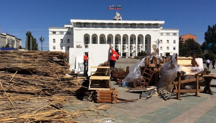 Команда «Артель «Русичи» приступила к сборке музейно-выставочного комплекса «Казачье подворье»