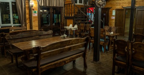 История одного проекта. Состаренная мебель в стиле кантри в интерьере высокогорного ресторана на курорте Архыз