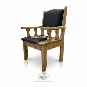 Кресло из массива дерева «Псковское» с мягкой обивкой
