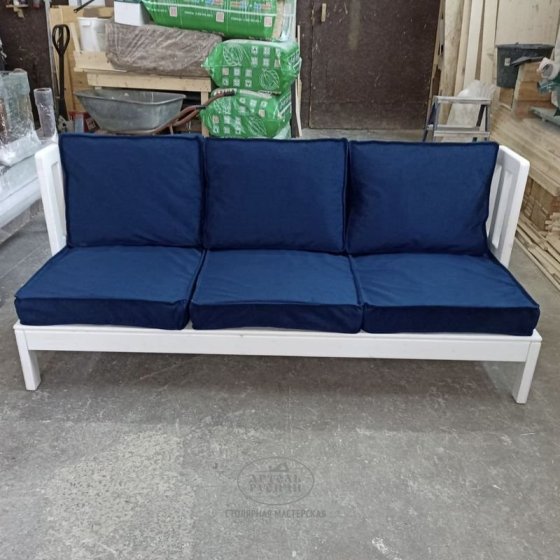 Диван-скамья «Русский лофт» из массива дерева без подлокотников с подушками