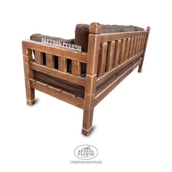 Диван-скамья из массива дерева «Суздальский» в стиле русский лофт с подушками