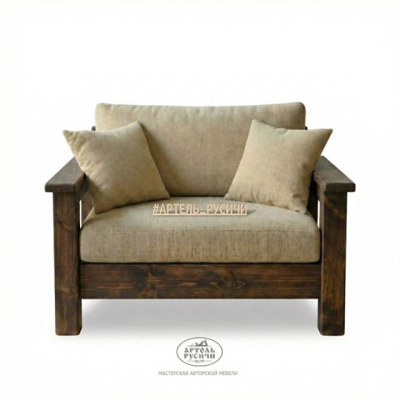 Кресло из массива северной сосны с мягкими подушками в стиле кантри