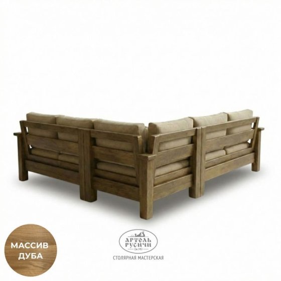 Угловой диван из массива дуба с мягкими подушками