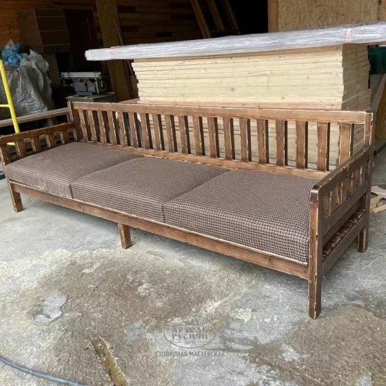 Садовый диван-скамья в стиле «Русский Лофт» с подушками 