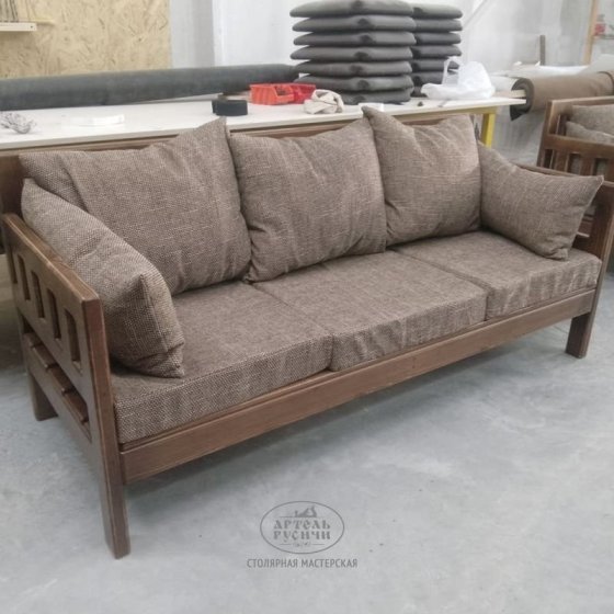 Садовый диван-скамья в стиле «Русский Лофт» с подушками 