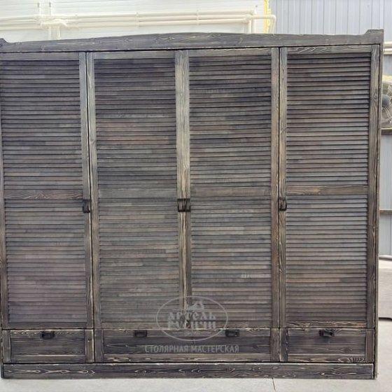 Платяной шкаф из массива дерева под старину «Loft»