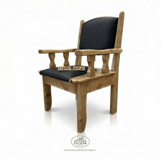 Кресло из массива дерева «Псковское» с мягкой обивкой