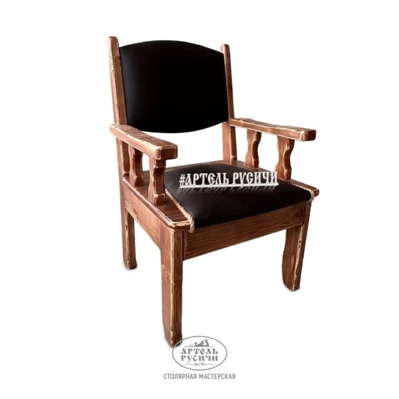 Кресло из массива дерева «Псковское» с мягкой обивкой