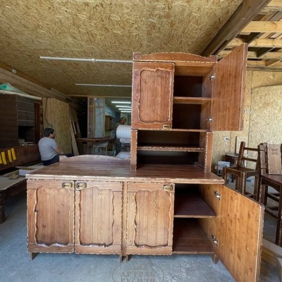 Кухня под старину из массива сосны «Псковская»