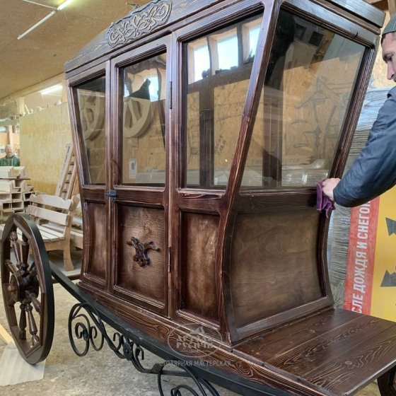 Декоративная карета из массива сосны