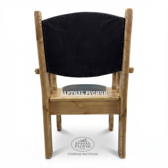 Кресло из массива дерева «Псковское» с мягкой обивкой