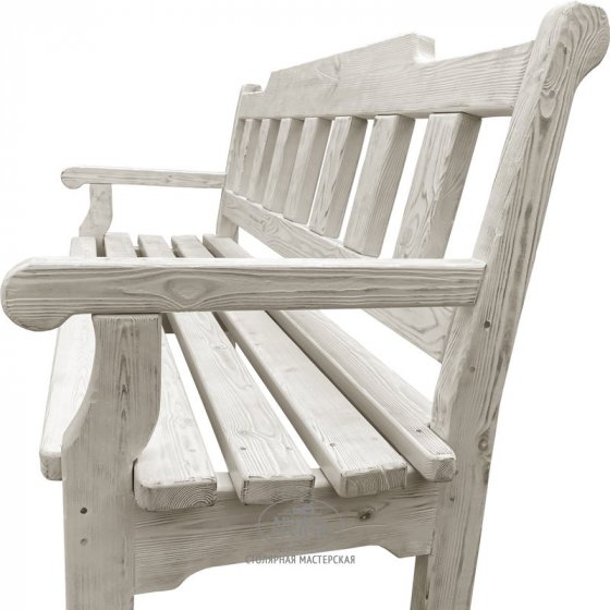 Винтажно-белая скамья из массива дерева «Ладожская» с подлокотниками 