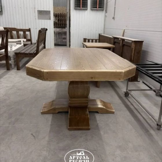 Стол «Георгиевский» из массива дерева под старину на одной опоре