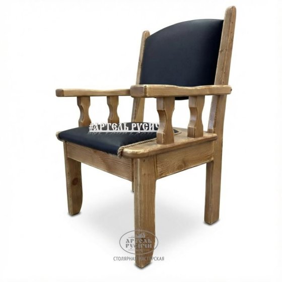 Кресло из массива дерева «Псковское» с мягкой обивкой