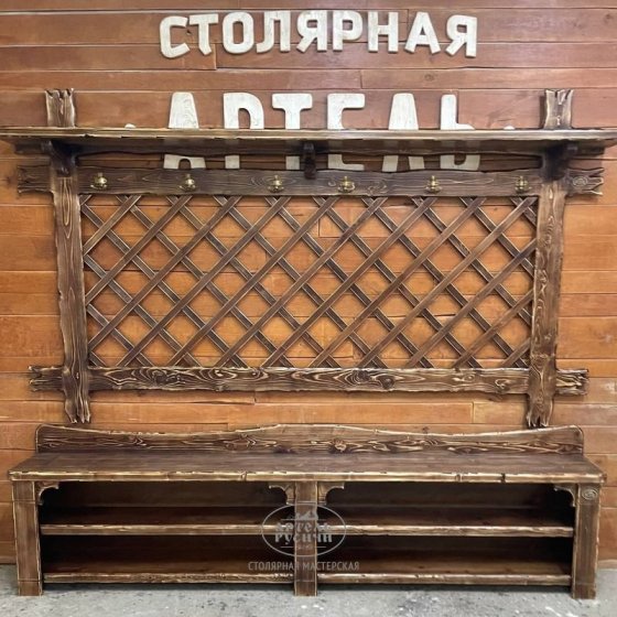 Вешалка в прихожую и в баню из дерева с декоративной решеткой и полочкой «Ладожская»