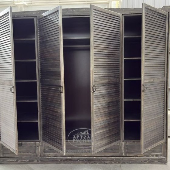 Платяной шкаф из массива дерева под старину «Loft»