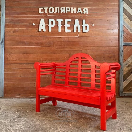Садовая скамейка из массива дерева в английском стиле 
