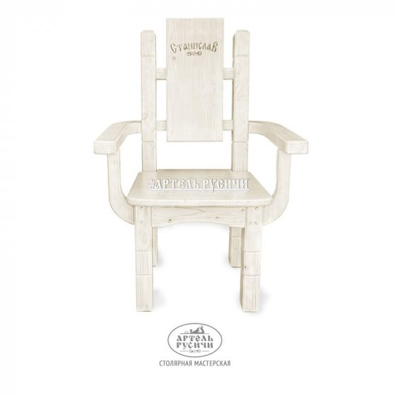 Деревянное кресло с резной надписью «Суздальское»