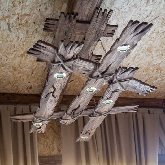 Люстра потолочная из дерева под старину на цепях «Деревенская»