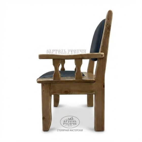Кресло из массива дерева «Псковское» с мягкой обивкой